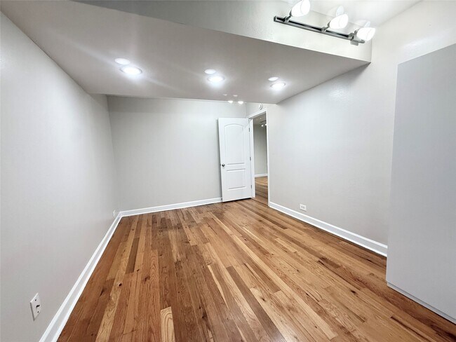 Building Photo - 20 Pinedale St