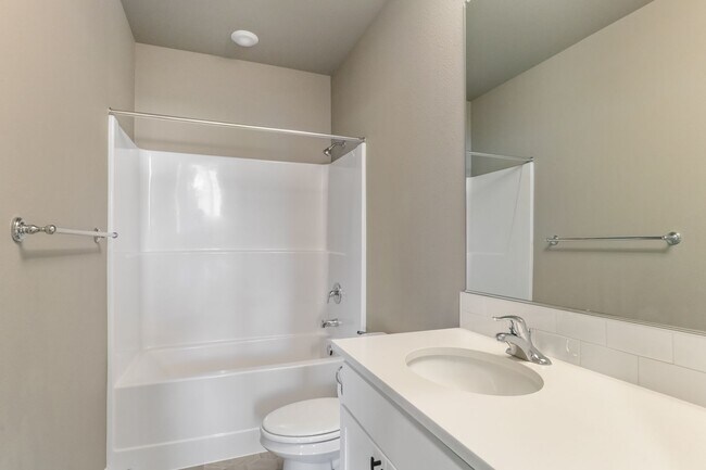 Building Photo - For Rent – Beautiful 3 Bedroom, 2 Bathroom...