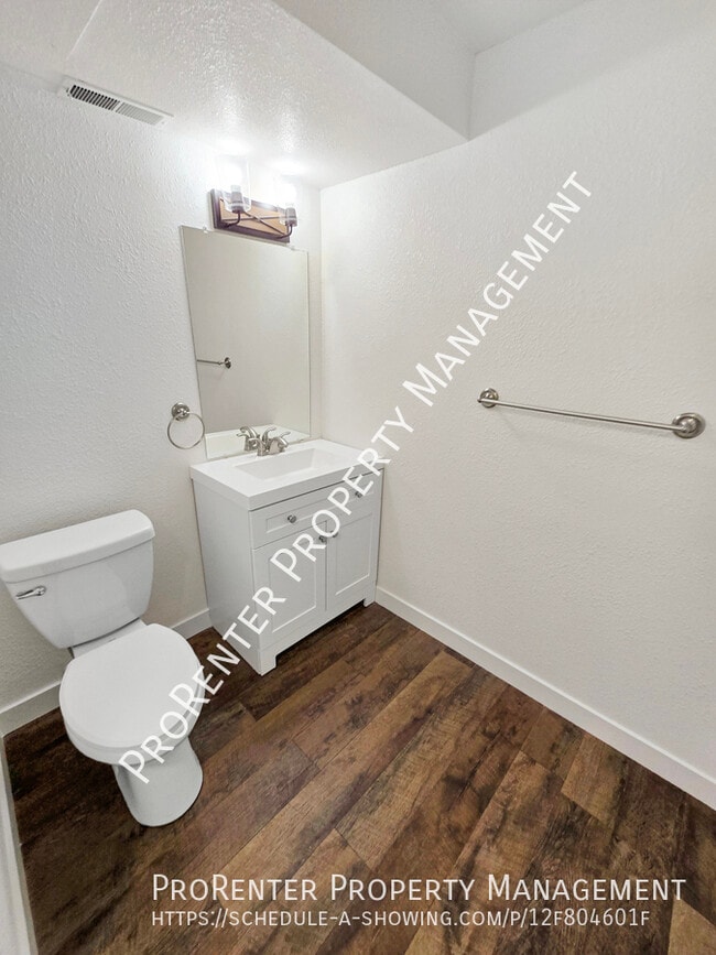 Building Photo - 975 Essex Ct Way