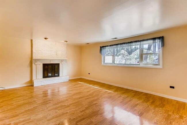 Building Photo - 14353 S Glen Dr W