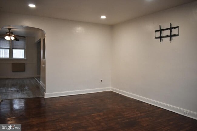 Building Photo - 7305 Woodcrest Ave