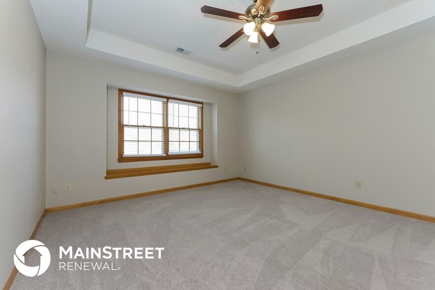 Building Photo - 5620 Meadow View Dr