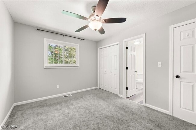 Building Photo - 794 Robinhood Dr
