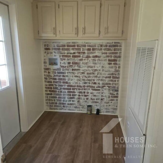 Building Photo - 309 Ashwood Ln