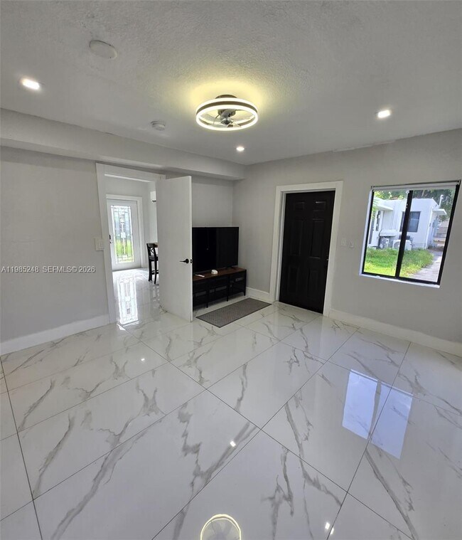 Building Photo - 1281 NE 110th St