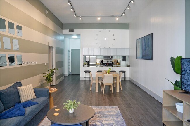 Building Photo - 1200 Brickell Bay Dr