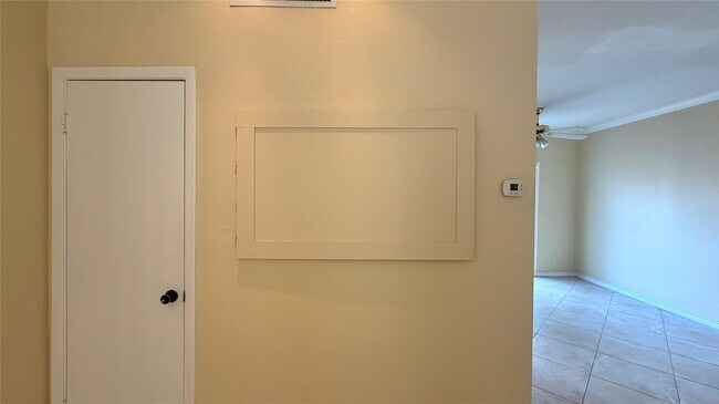 Building Photo - 11710 Southlake Dr