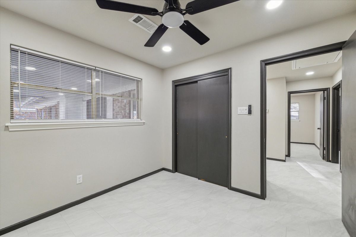 Building Photo - 412 Lyndale Dr