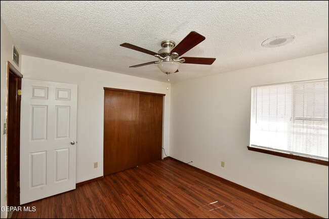 Building Photo - 2629 Lake Victoria Dr