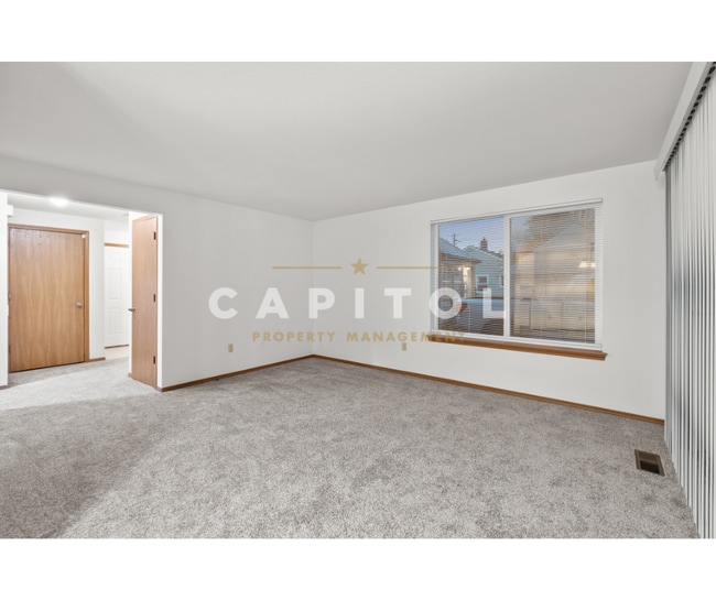 Building Photo - 1404 5th Ave SW