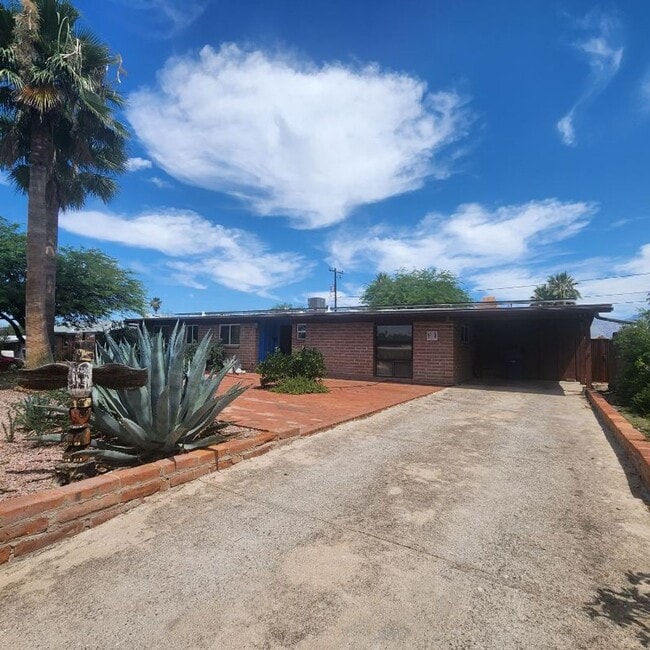 Building Photo - $1,995.00 Love this Midtown Midcentury 3 b...