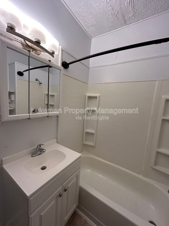 Building Photo - 428 S Westnedge Ave