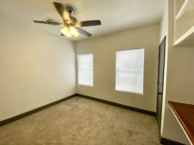 Building Photo - Dignowity Remodeled 3 bedroom 2 bath