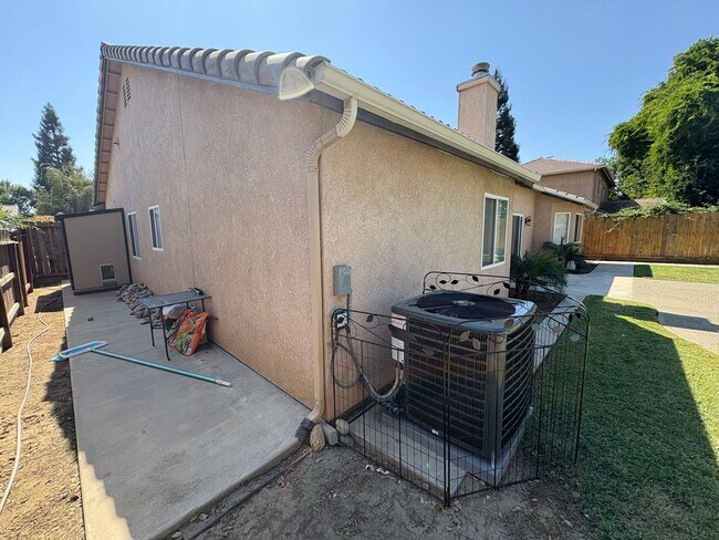 Building Photo - Beautiful home with pool Available Now!