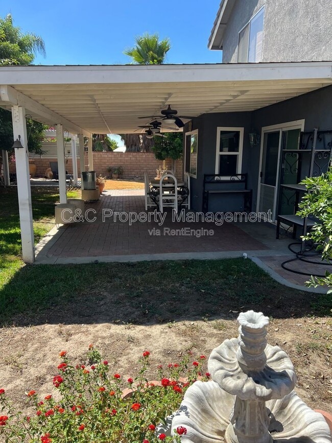 Building Photo - 1109 N Sandalwood Ave