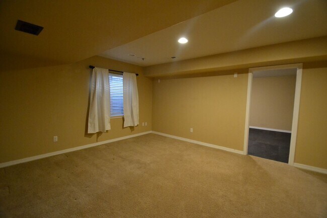 Building Photo - Beautiful 4 Bedroom Home Available Now!