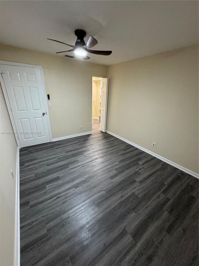 Building Photo - 129 San Remo Blvd