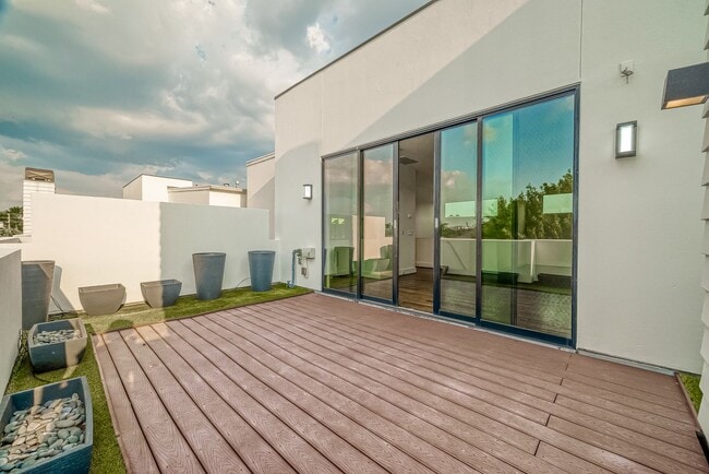 Building Photo - Beautiful contemporary home in the sought-...
