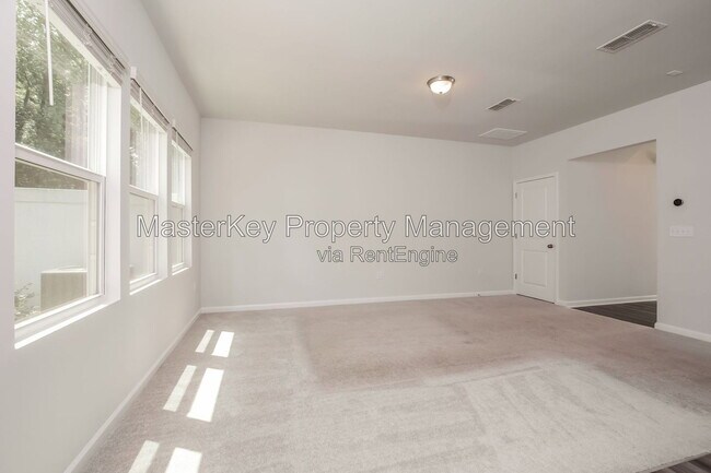 Building Photo - 804 McKenzie Pk Ter