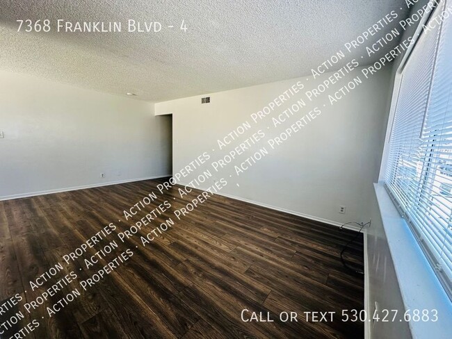 Building Photo - Updated 2 Bedroom 1 Bath Condo