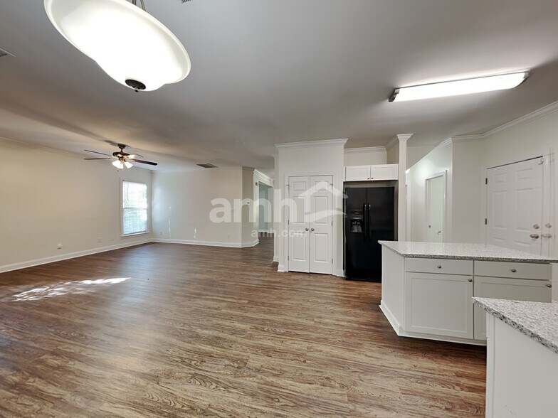 Building Photo - 7809 Hollow Oaks Ln