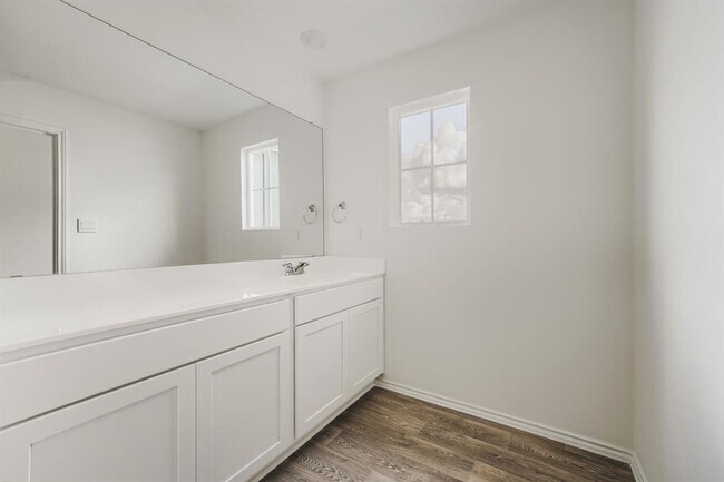 Building Photo - 200 Constanza Trl