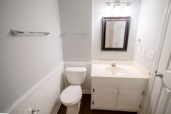 Building Photo - 944 Bonham Ave