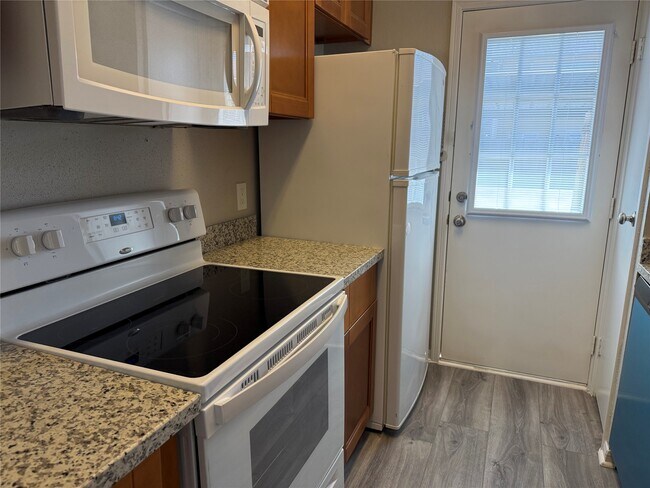 Building Photo - 7575 Cambridge St