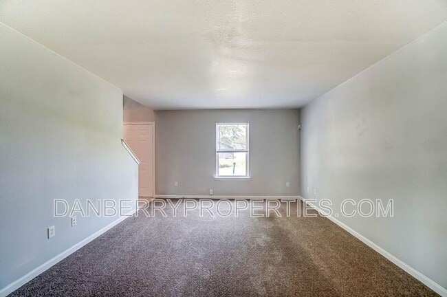 Building Photo - 3739 Willow Run Dr