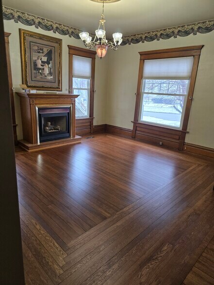 Formal livingroom - 408 E Boone St