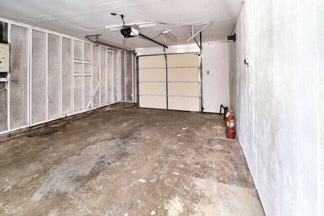 Building Photo - 635 Lake View Dr