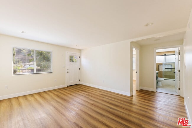 Building Photo - 342 S Ave 56