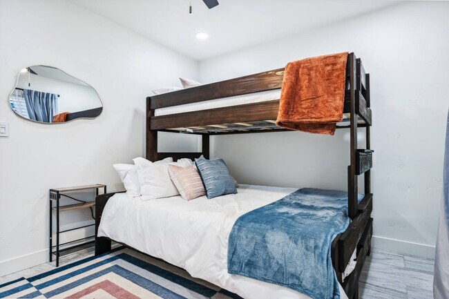 Building Photo - 131 Mescal Loop