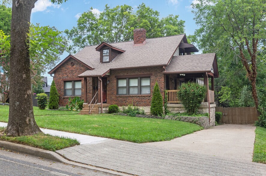 Building Photo - 3008 Blakemore Ave