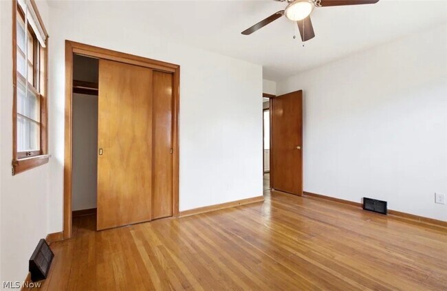 Building Photo - 4422 E 141st St