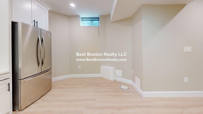 Building Photo - 231 Highland Ave