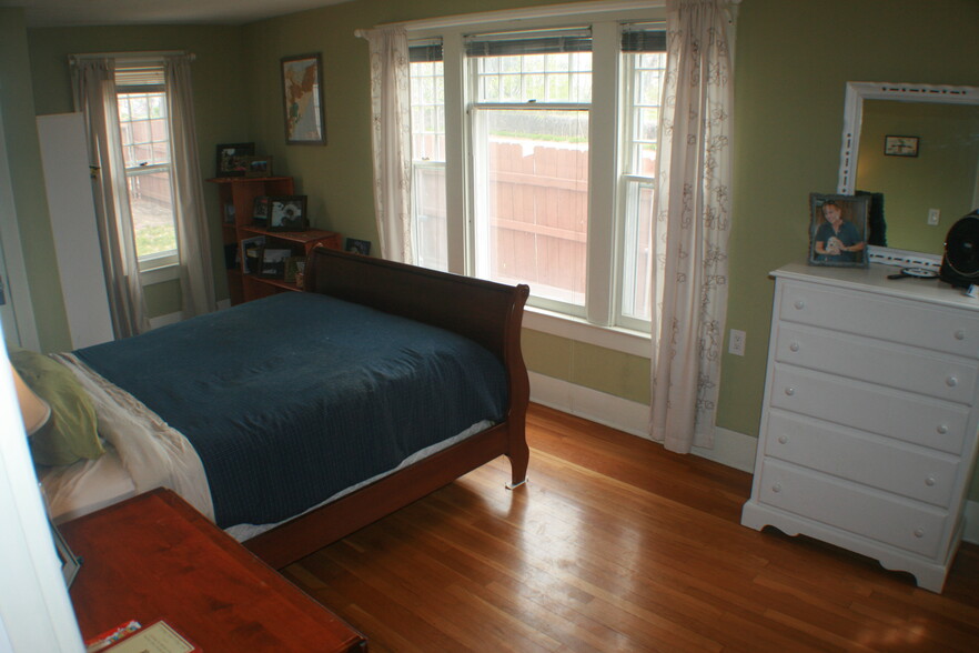 2nd bedroom - 630 Columbia St