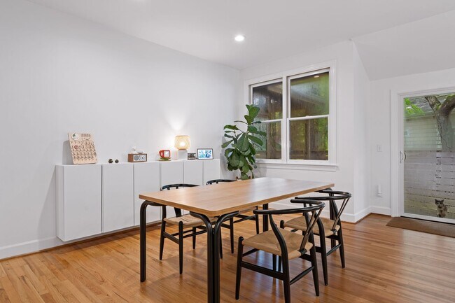 Building Photo - Beautiful Home in the Desirable Bel Arbor Community!