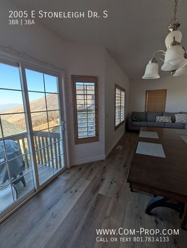 Building Photo - 2005 Stoneleigh Dr S