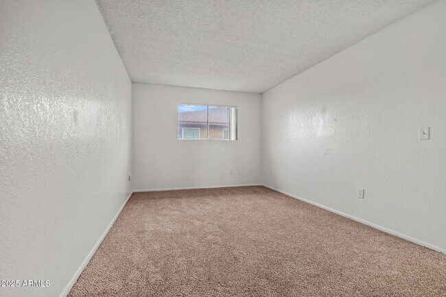Building Photo - 3308 W Loma Ln