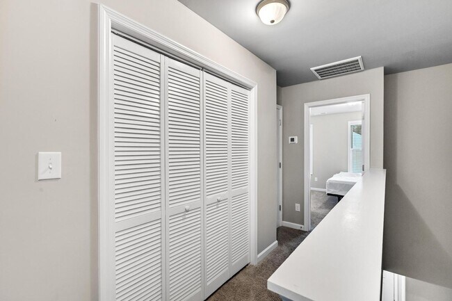 Building Photo - Furnished rental available now!!