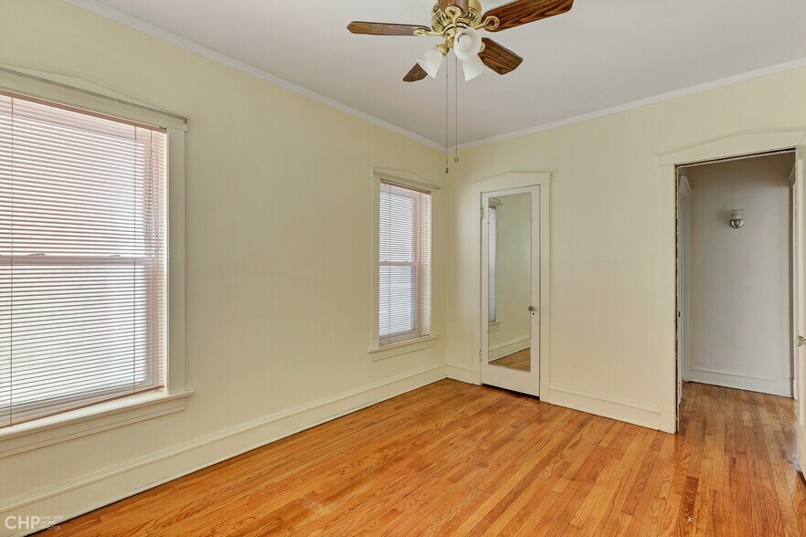 Building Photo - 6528 N Bosworth Ave