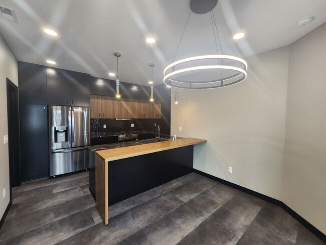 Building Photo - Brand New Townhomes!