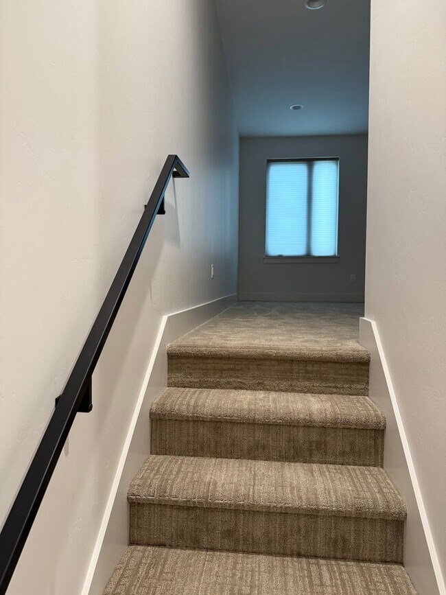 Building Photo - Beautiful 3 Bedroom 2.5 Bath in Autumn Grove