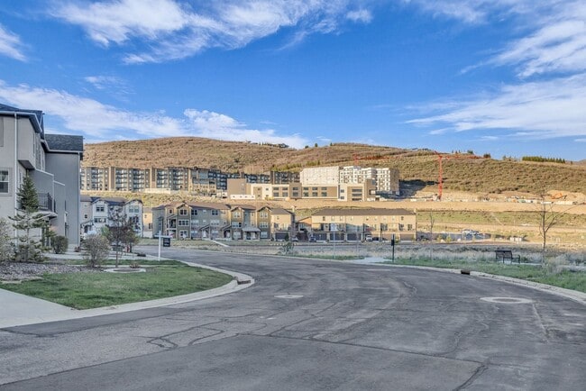 Building Photo - Wasatch Springs Gem