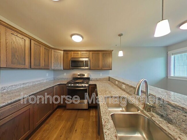 Building Photo - 2930 Warbler Way