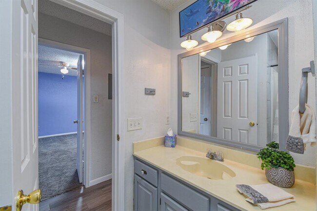 Building Photo - 2011 Spenwick Dr