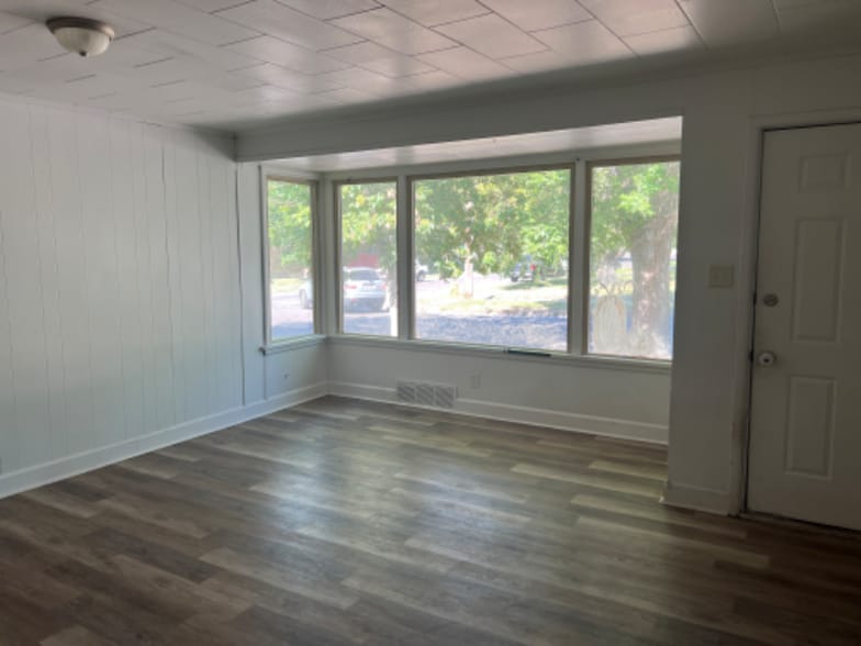 Building Photo - 1600 Curtis Ave