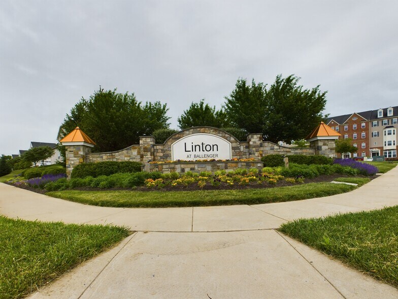 Building Photo - 6479 Jack Linton Dr S