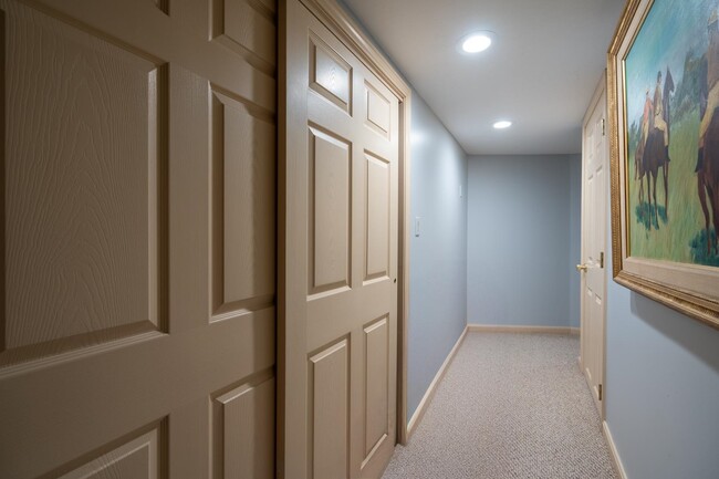 Building Photo - 39 Robertson Dr